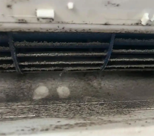 太原市空调吹的风有股烧焦味是怎么回事